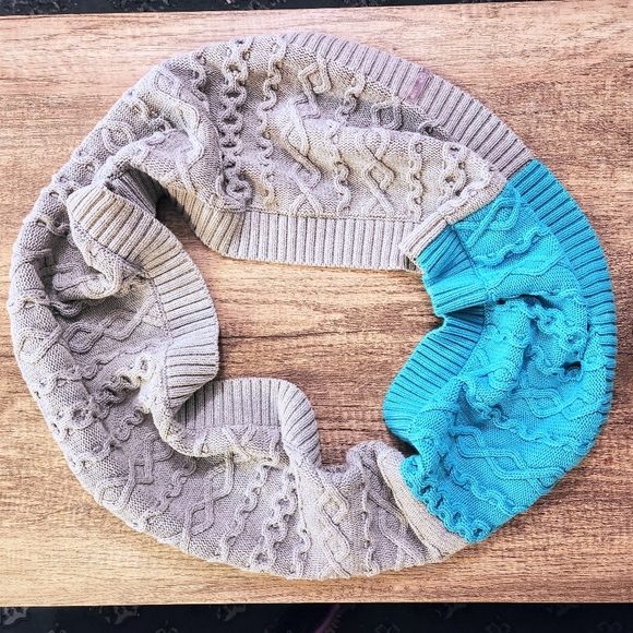 Ivivva by Lululemon Cable-knit Infinity Scarf O/S - Picture 6 of 6